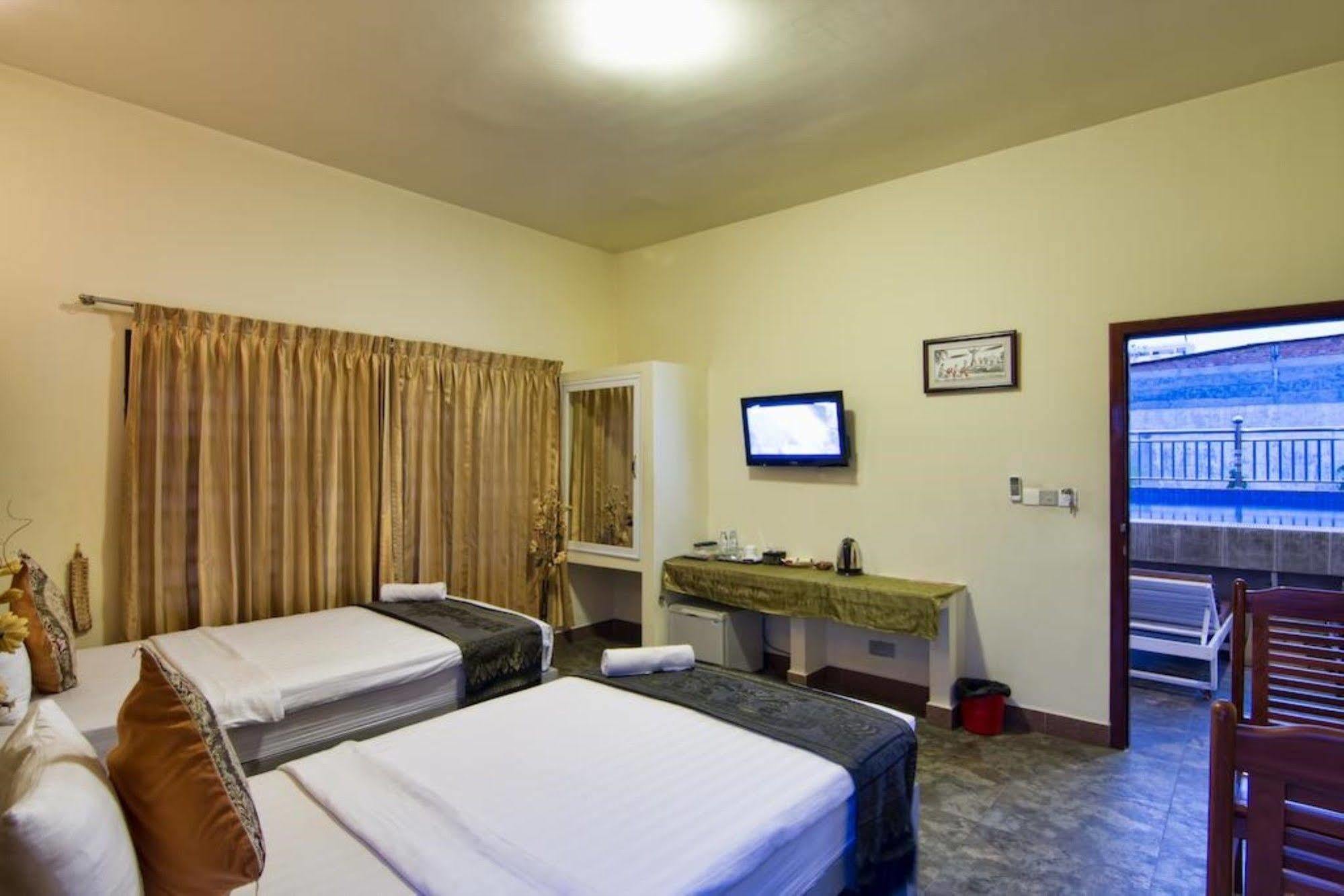 G Eleven Hotel Phnom Penh Zewnętrze zdjęcie